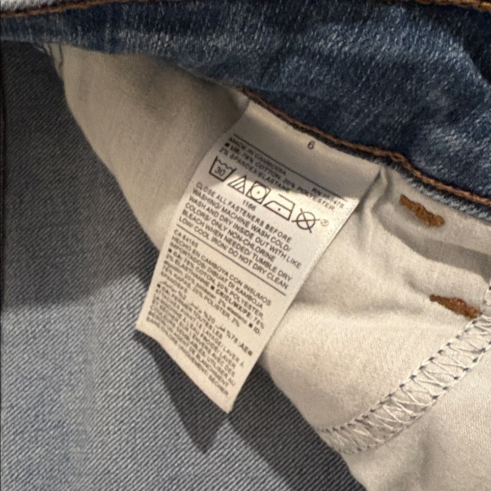 Old Navy Super Skinny Ankle Jeans - Picture 5 of 5
